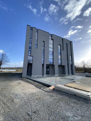 8400D9E3-36FB-437F-986D-475A62312E56